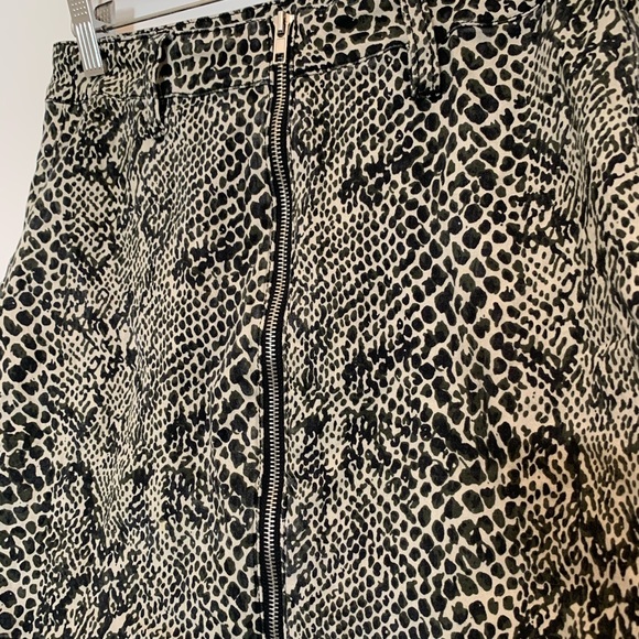 Vintage 90s snakeskin print mini skirt - Picture 2 of 5